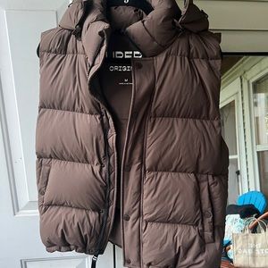 Aritzia super puff vest